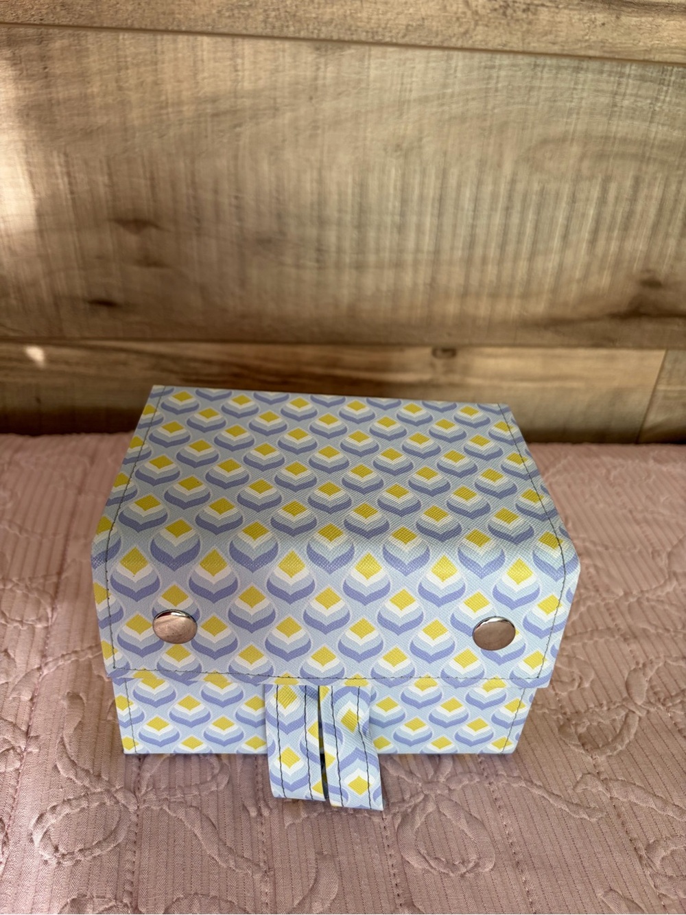 MIAMICA travel sunglass storage Yellow & Lavender. Holds 4 sunglasses